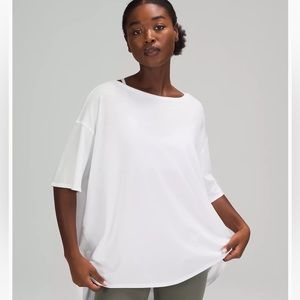 Lululemon Back in Action Short sleeve t shirt, white, size 8